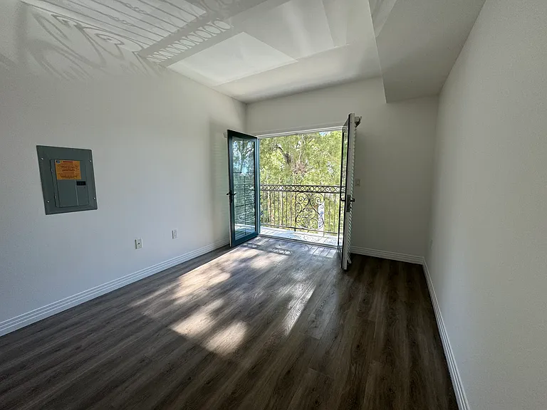 Roberts Hall — Photo 16