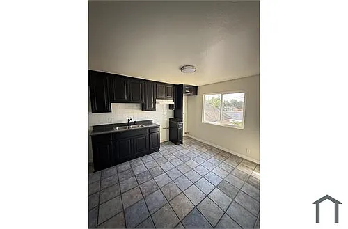 536 W Century Blvd Photo 1