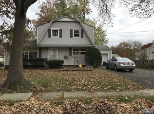 624 Alberta Dr, Paramus, NJ 07652