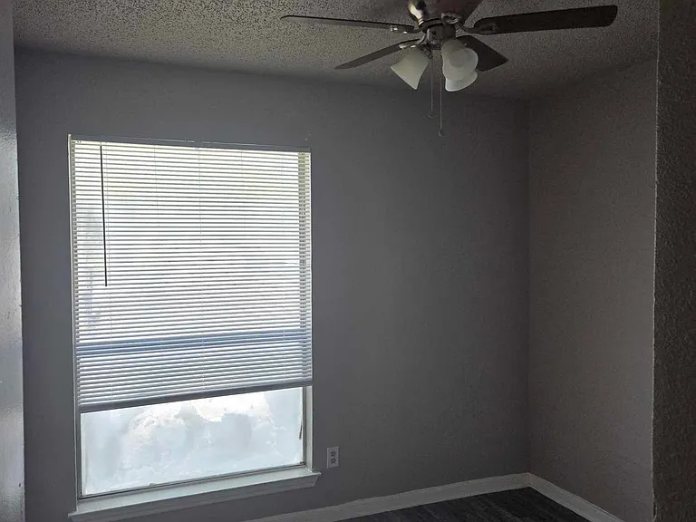 2406 S Laredo St — Photo 15