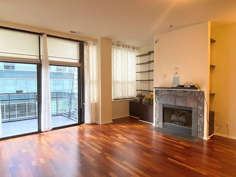 130 S Canal St #804 — Photo 4