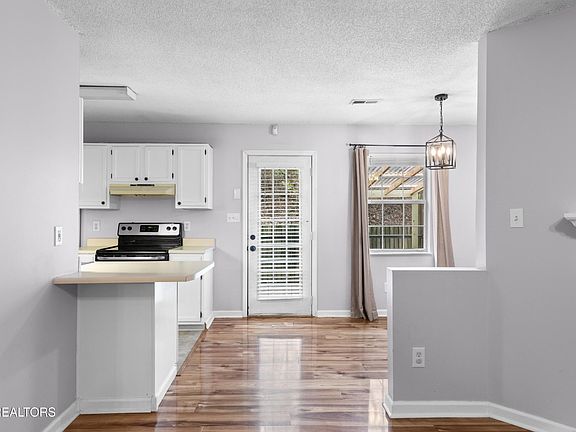 5th image of 1037 Blinken St