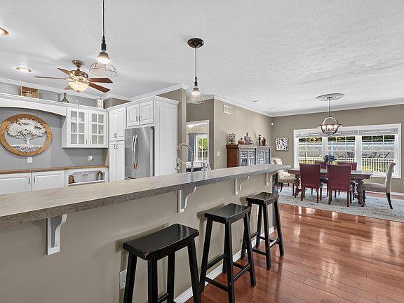 3rd image of 15 Longmeadow Ln