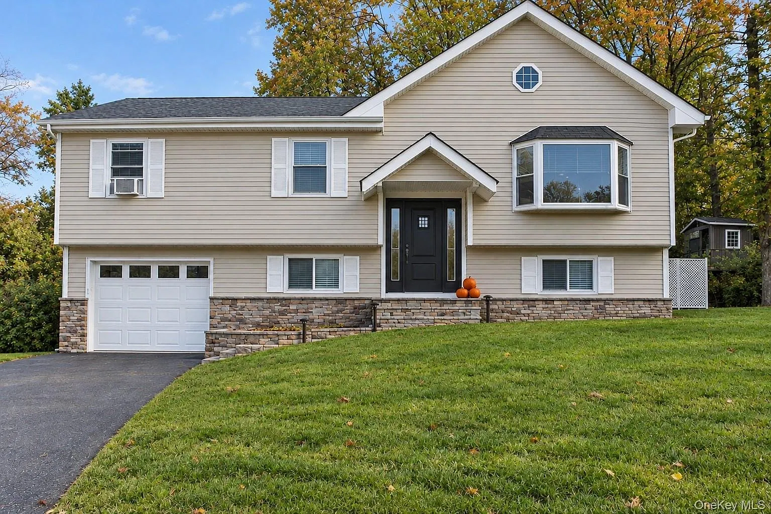 3 bed, 2.0 bath, 1760 sqft, $3,800 — Photo 1