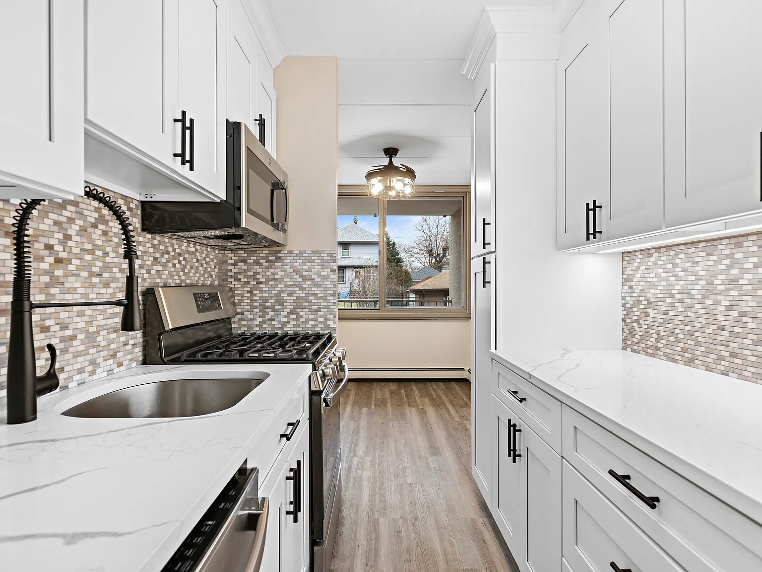 1 bed, 928 sqft, $2,300 — Photo 2