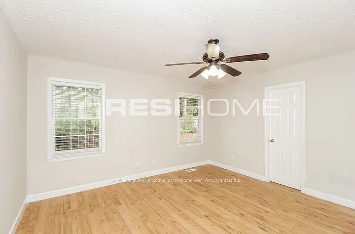 380 Amber Way — Photo 10