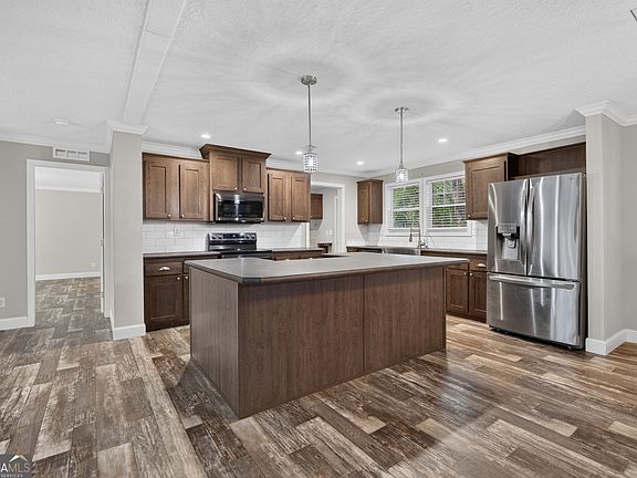 5th image of 147 Ralph Garrison Rd