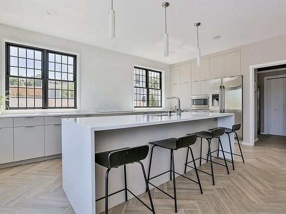 2nd image of 545 Highland