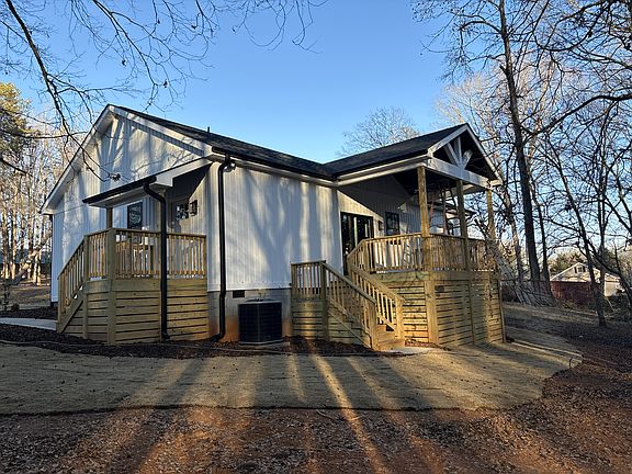Back deck and side entrance going into the laundry room.