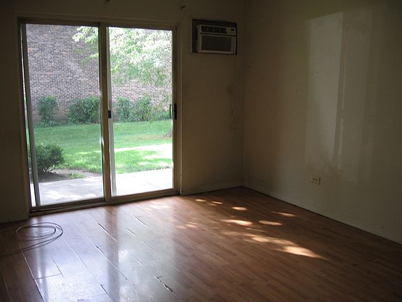 5th image of 1160 Valley Ln APT 107