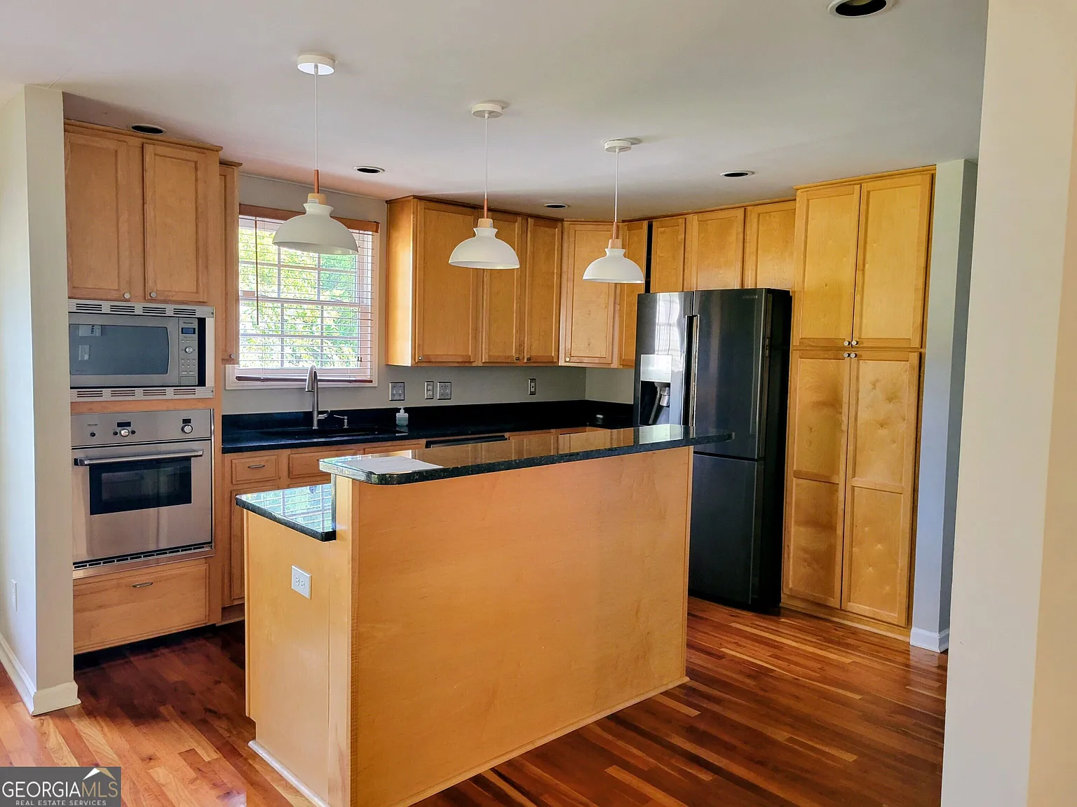 6 bed, 4.0 bath, 3513 sqft, $4,499 — Photo 4