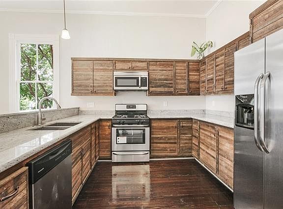 5th image of 2433 S Robertson St
