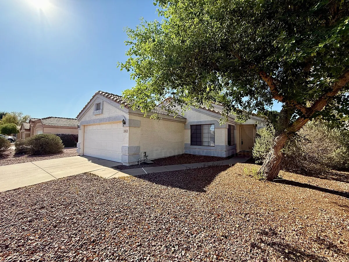 3 bed, 2.0 bath, 1266 sqft, $2,099 — Photo 2