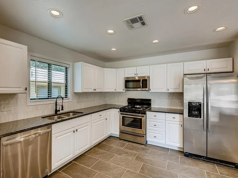 7606 Scenic Brook Dr — Photo 3