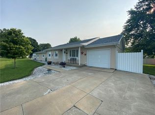 825 N 4th St, Hoopeston, IL 60942