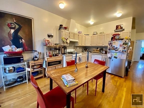 4th image of 382 Atlantic Ave #3