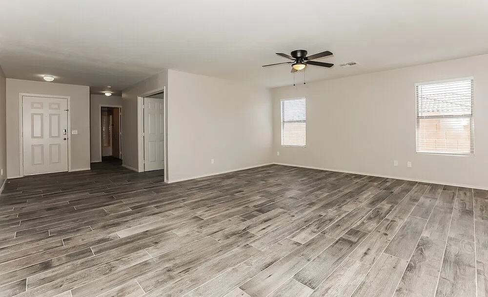 3 bed, 2.0 bath, 1421 sqft, $2,285 — Photo 4
