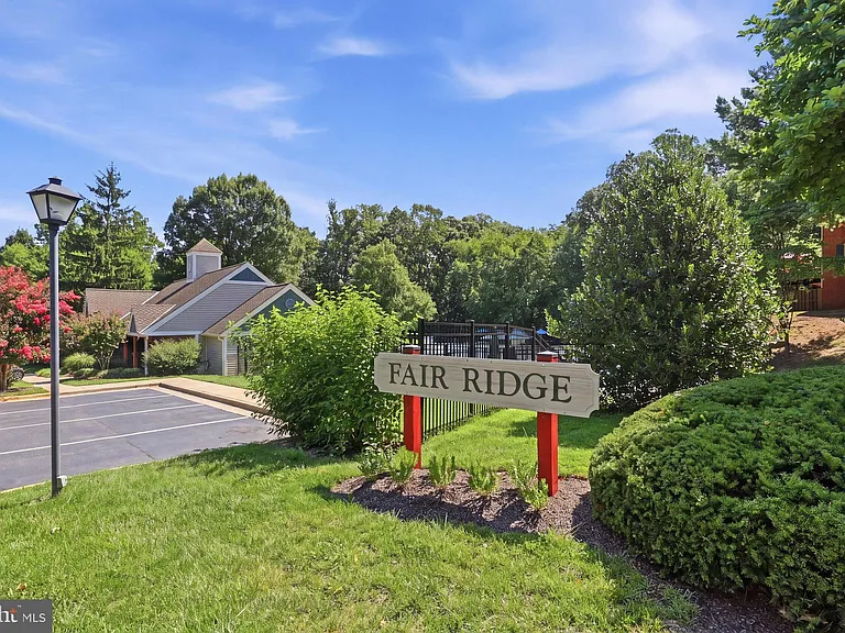 12214 Grassy Hill Ct — Photo 24