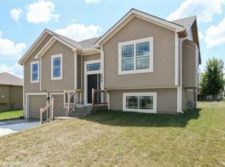 205 NE 193rd St, Smithville, MO 64089