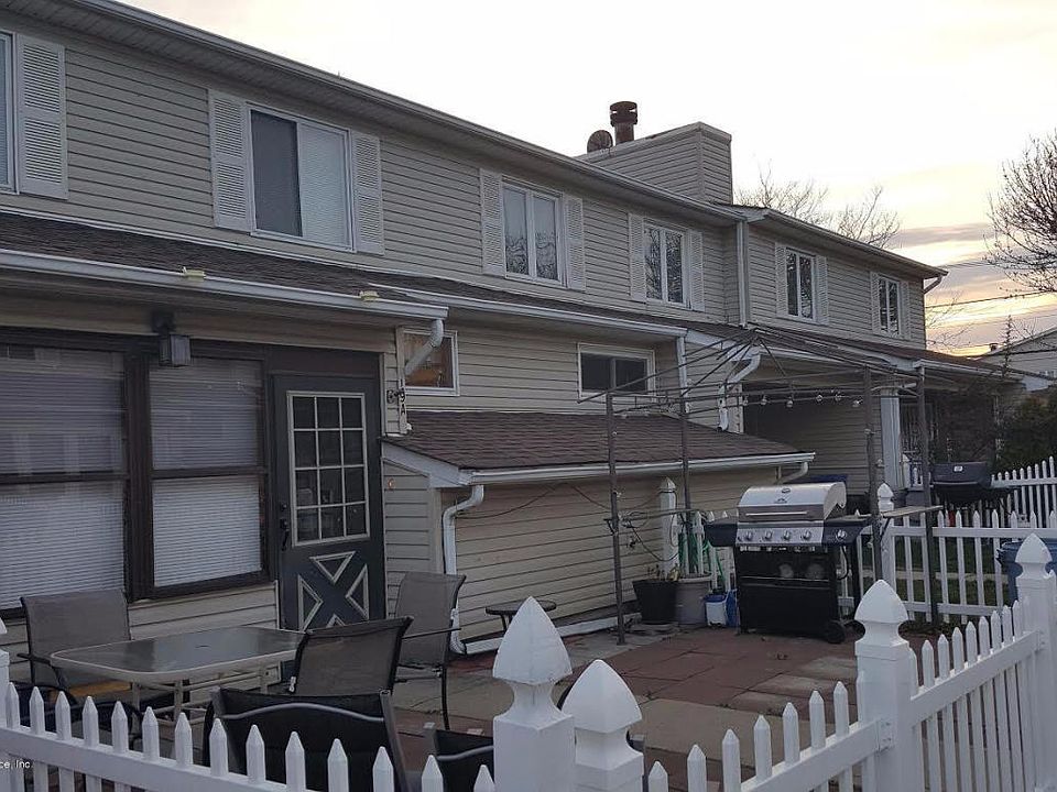 1st image of 19A Leo St #52