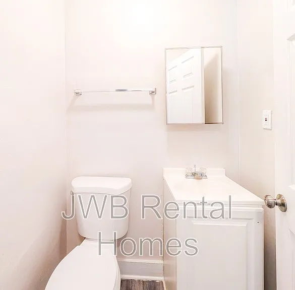 347 W 23rd St — Photo 10