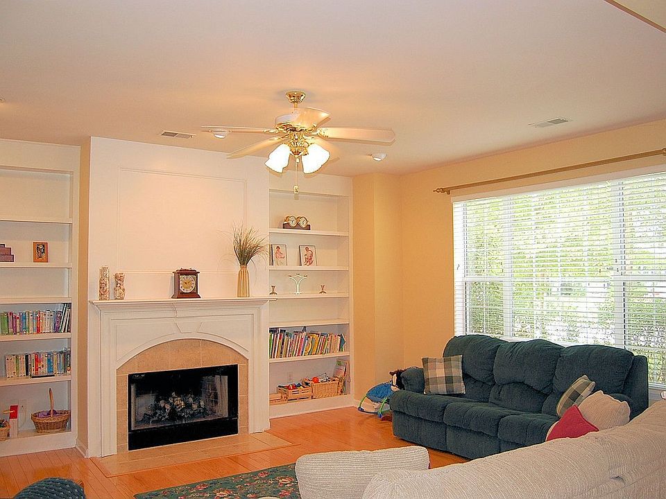 2nd image of 2755 Seastrand Ln