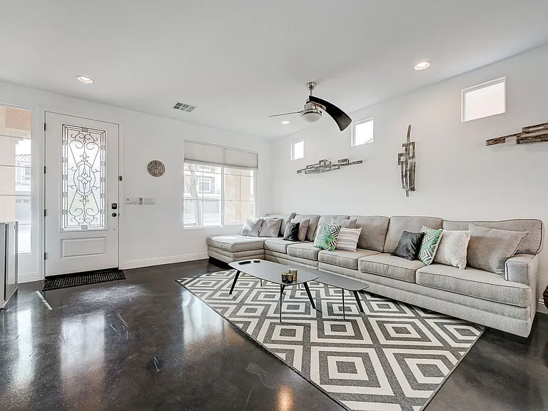 5556 Dancing Fox Ct — Photo 3