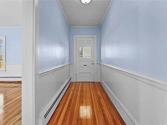 5th image of 292 Pleasant St