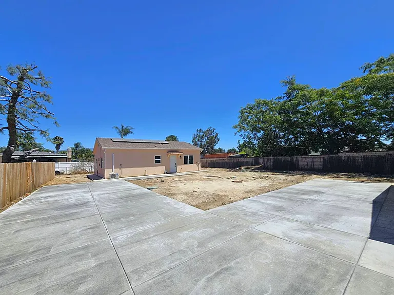 11821 Pipeline Ave #2 — Photo 17