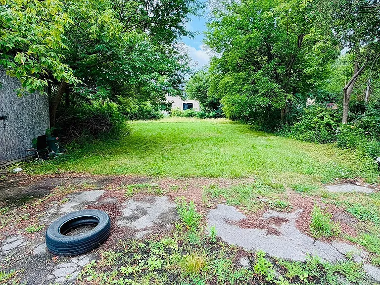 7118 Goreway Dr — Photo 16