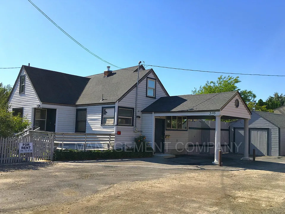 576 Addison Ave W