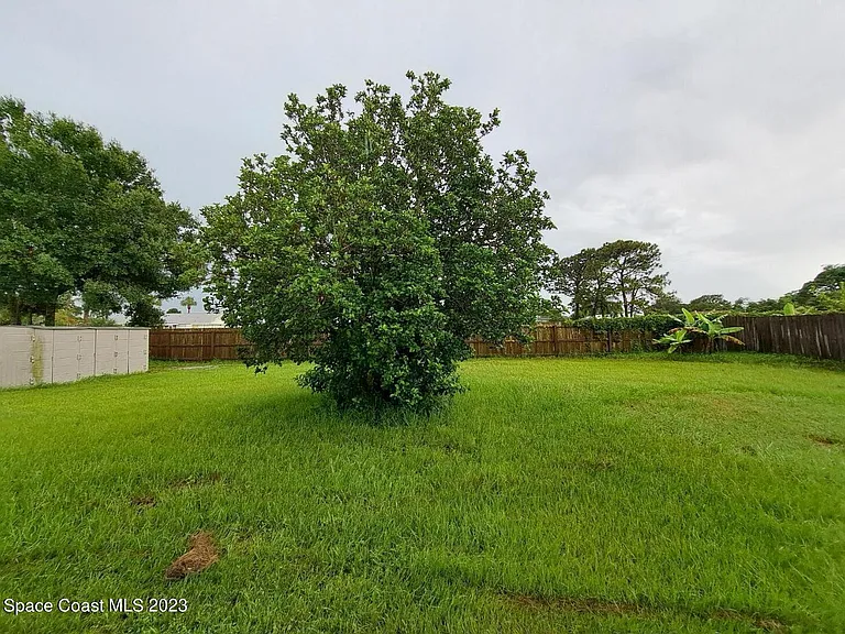 1311 Cindy Cir NE — Photo 16