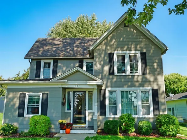 221 W High Ave, Stockton, IL 61085