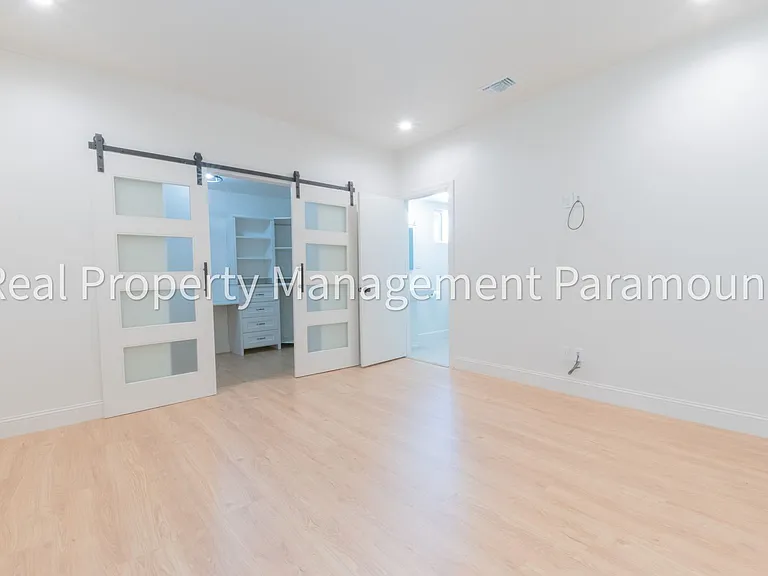 1867 S Redondo Blvd — Photo 28