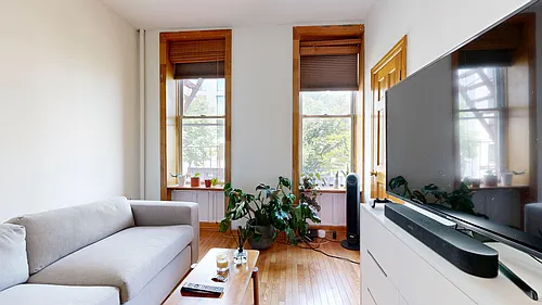1021 Manhattan Ave #2F Photo 1