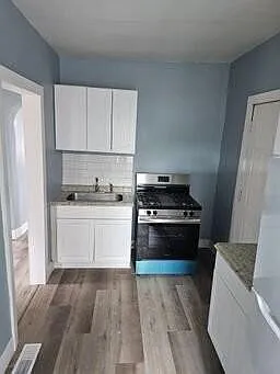 2415 W Grand St — Photo 4