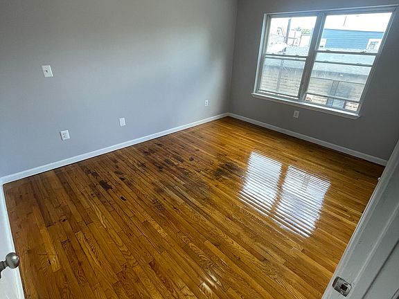 4th image of 390 S 10th St #2B
