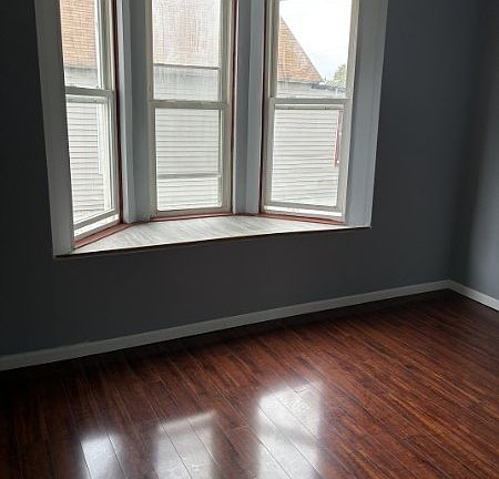 5th image of 10636 S Avenue M