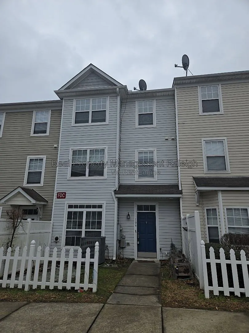 3 bed, 2.5 bath, 1740 sqft, $1,650 — Photo 1