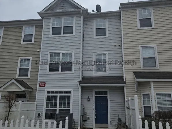 8631 Neuse Club Ln APT 106, Raleigh, NC 27616
