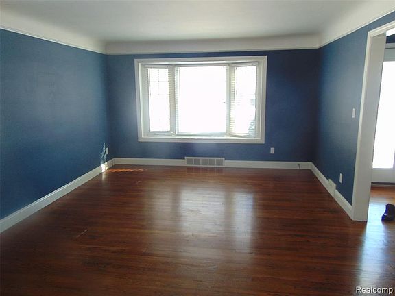 2nd image of 760 S Evergreen St