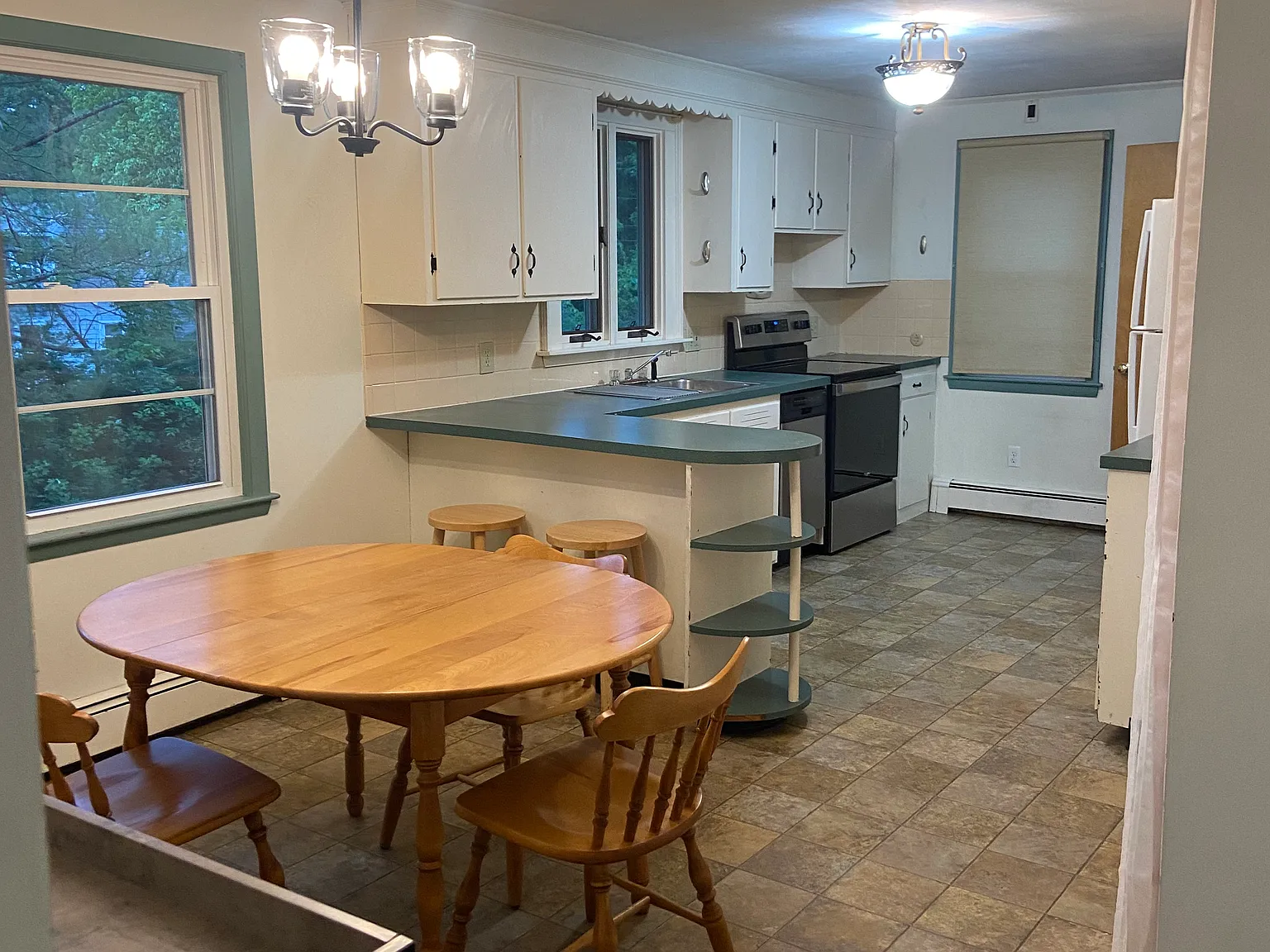 4 bed, 2.5 bath, 2496 sqft, $4,600 — Photo 3