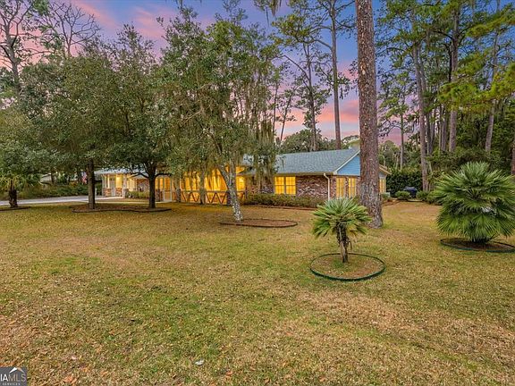 3rd image of 636 Old Plantation Rd