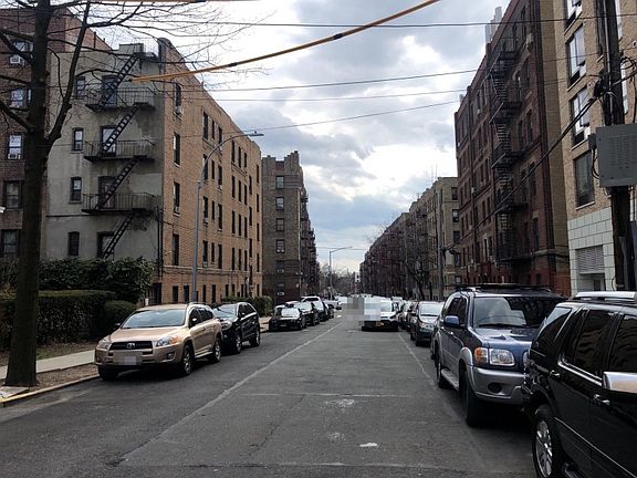 5th image of 2762 Morris Ave