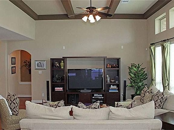 4th image of 10 Hadlock Pl