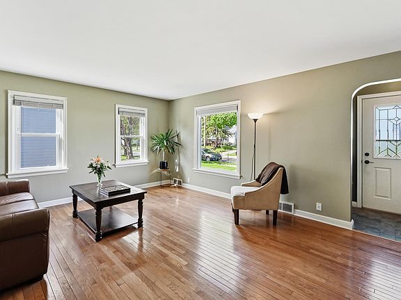 4th image of 1016 7th Ave NW