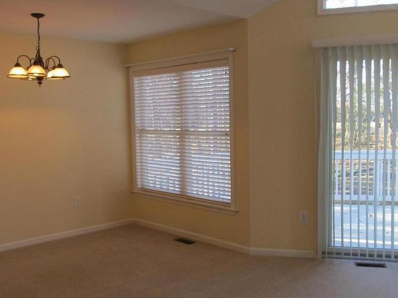 Dining area off kitchen