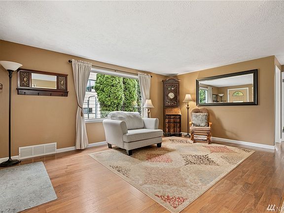 3rd image of 20320 30th Ave NE