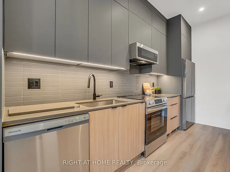 1169 Davenport Rd #2 — Photo 8