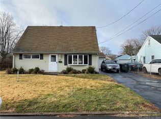 58 Meetinghouse Ln, Milford, CT 06460